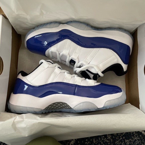 women’s air jordan 11 retro low ‘concord sketch’